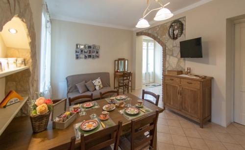 Castelnuovo del Garda House | Discover il Roseto Holidays: Family-Friendly Escape
