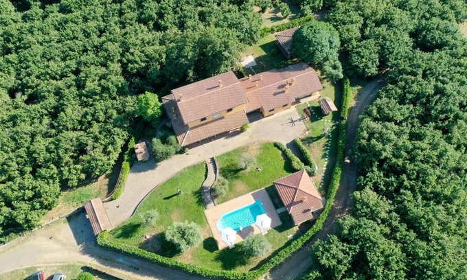 Sutri House | Relax at Il Salotto di Milar with Oceanfront Pool Access