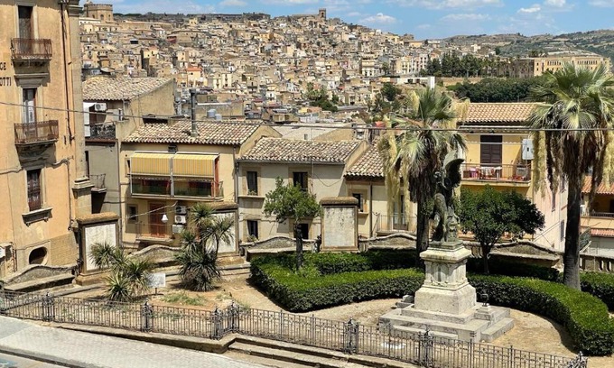 Caltagirone Apartment | Discover Il Teatrino del Bonajuto: Child-Friendly Retreat