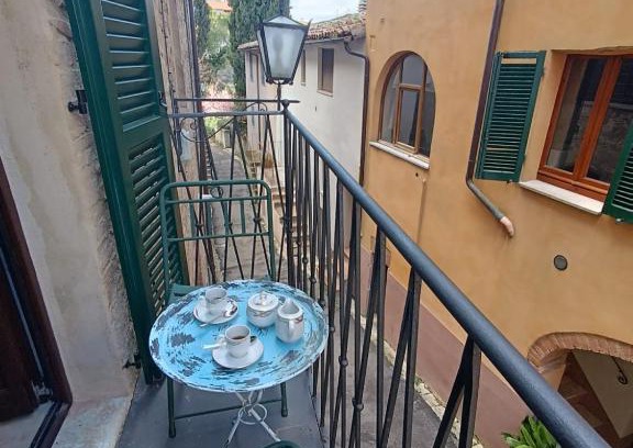 Cetona Apartment | Explore Il Terrazzino: Pet-Friendly with 9.4/10 Rating