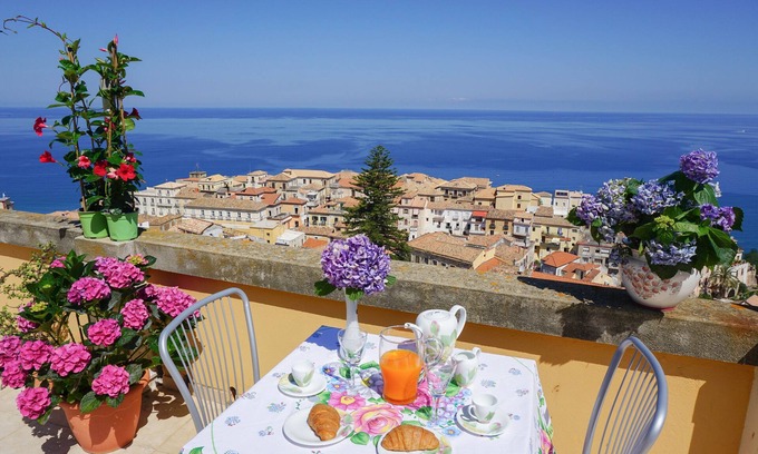 Pizzo Apartment | Scenic Il Terrazzo su Pizzo: Sea View Apartment Escape