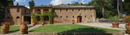 Monteroni d'Arbia Villa | Stay at Il Tinaio: Family-Friendly Retreat with Pool