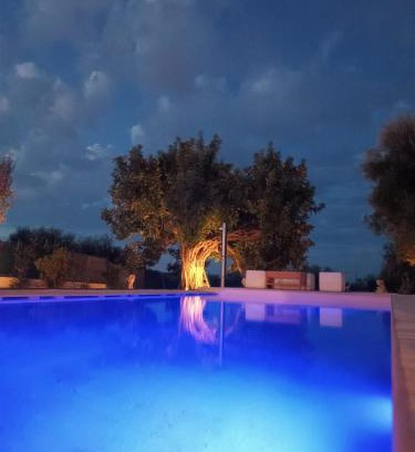L'Assunta Villa | Unforgettable Il Vecchio Carrubo: Oceanfront Villa with Pool
