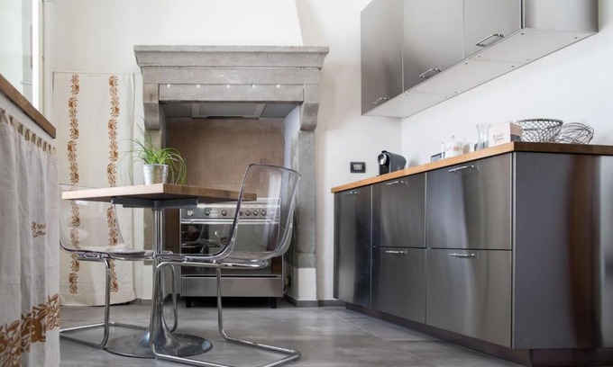 Santa Sofia Apartment | Discover Il Vecchio Comune: 4-Star Retreat with Hot Tub