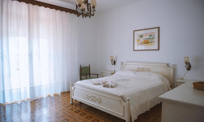 Fondi Apartment | Relax at Il Viaggiatore Errante with Oceanfront Amenities