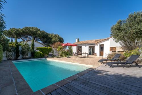 La Flotte Villa | Discover Villa Sylvabelle: Pet Friendly Retreat on Île de Ré