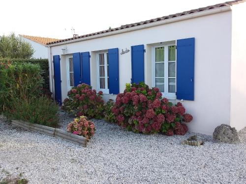 L'Echardiere House | Beachfront Bliss at Iledo - Family-Friendly Ocean Views
