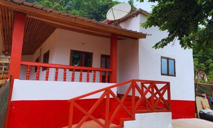 Caue Ilheu Das Rolas House | Discover Ilhéu Castle: Family-Friendly with Kitchen Access