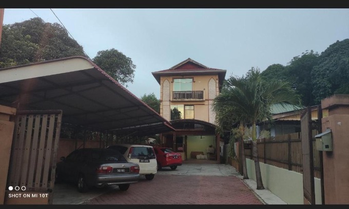 Kota Bharu House | Comfortable ILHAMVILLA GUEST HOUSE: Pet & Child Friendly Stay