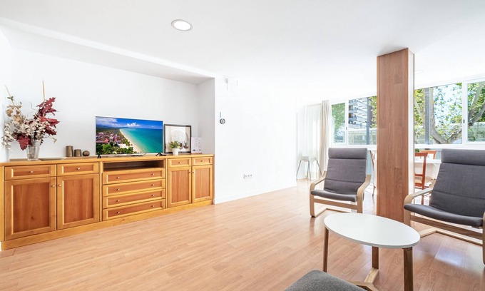 Benidorm Centro Apartment | Beautiful Ilice 1-D Apartment Steps from Levante Beach