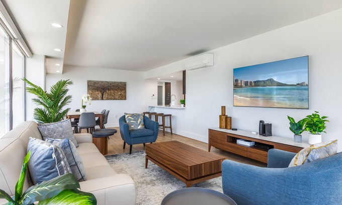 Waikiki Condo | ILIKAI Newly Renovated Ocean View with Free Parking Included