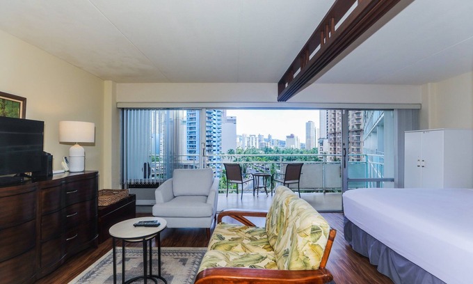 Waikiki Condo | Relaxing Ilikai Tower City View Condos with Free Wifi