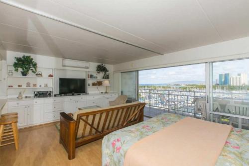Waikiki Apartment | Experience Ilikai Tower 839: Top-Rated Harbor View Retreat