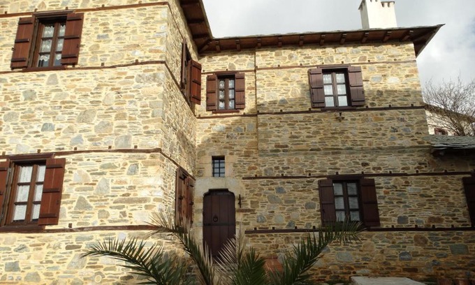 Agios Lavrentios House | Discover Iliopetra Suites: Guest Rated 9.8 with Restaurant