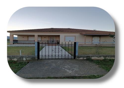 Mavromati House | Experience ILIOSPITOTRIKALa: Family-Friendly with Dining