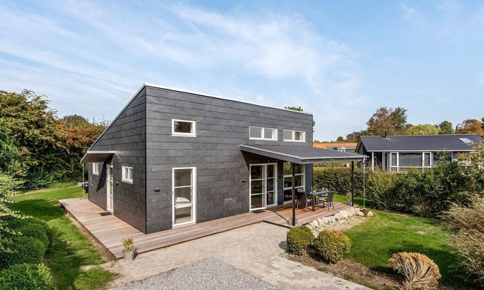 Rødvig House | Oceanfront Retreat "Ilkka" with Spa & Breakfast Included