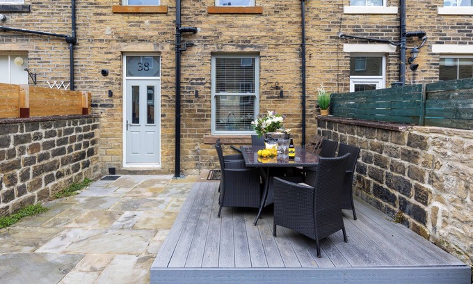 Ilkley House | Ilkley House: Perfect for Families with Parking & Breakfast