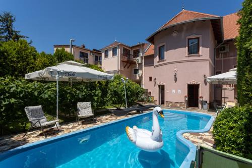 Szeged Hotel | Pet-Friendly Illés Hotel: Rated 8.3/10 with Pool & Dining