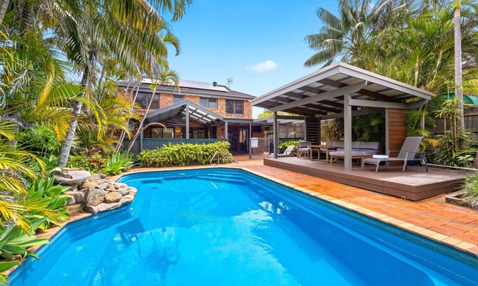 Camden Head House | Idyllic Illalangi: Oceanfront Retreat with Private Pool