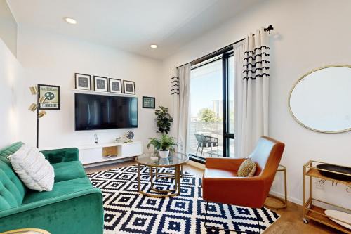 Edgehill Apartment | Inviting Illume: Family-Friendly Hotel with Pool Access