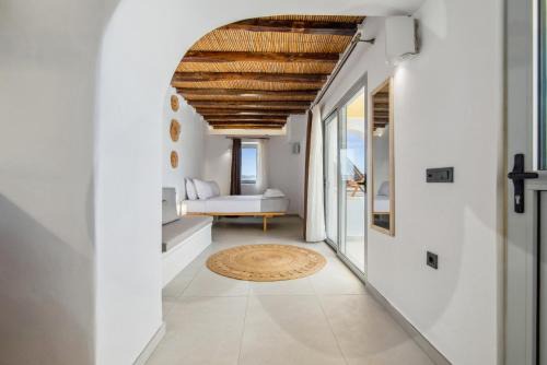 Milos Villa | Oceanfront Oasis at iLocal Project with Hot Tub & Breakfast