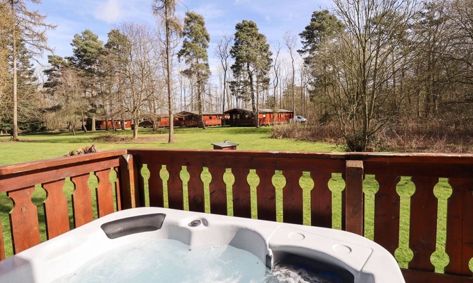 Louth Cottage | Family-Friendly ILODGE 73 with Hot Tub in Louth