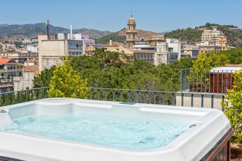 Ensanche Centro Apartment | Discover iloftmalaga Deluxe Alameda Principal with Hot Tub