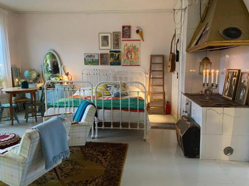 Turku Apartment | Iloinen taiteilijakoti