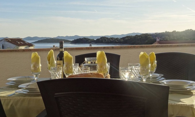 Zdrelac Apartment | Relax at Ilsad Apartments: Poolside Retreat Near the Sea