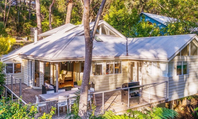 Hyams Beach House | Experience Iluka at Hyams Beach: Oceanfront Family Retreat