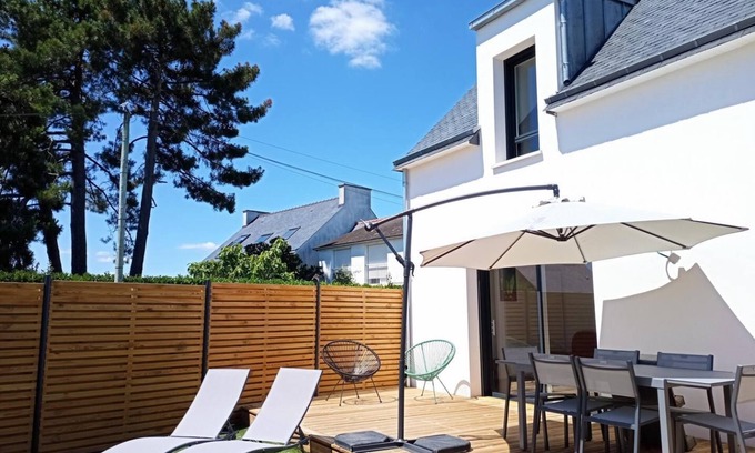 Sene House | Ilur Gîte: Oceanfront Stay with Pool & Family Amenities