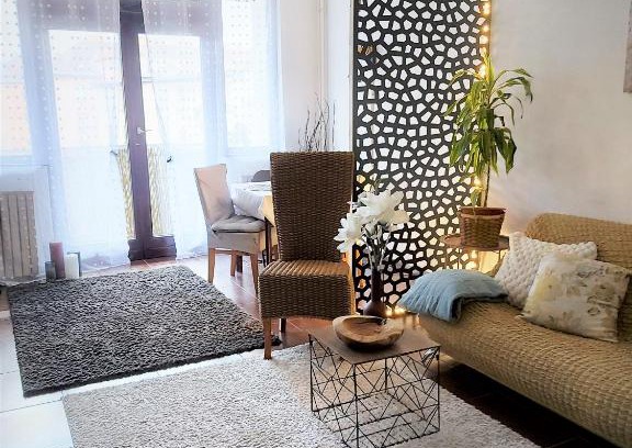 Vizivaros Apartment | Charming Imádnivaló Kislakás: Pet & Child Friendly Retreat