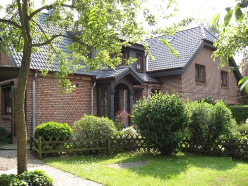 Schashagen Apartment | Idyllic "Im Eichenhof": Pet Friendly Stay Near Grömitz