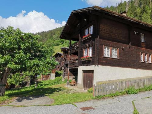Niederwald House | Child-Friendly Retreat at Im Mättelti - Guest Rated 10/10