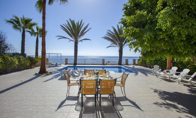 Larnaca Villa | Experience Family Bliss at Beachfront Villa Larnaca 1399