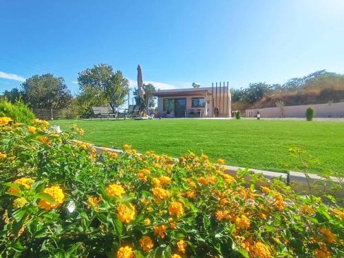 Salakos House | Imagio 22: Guest Rated 10/10 with Family & Pet-Friendly Amenities