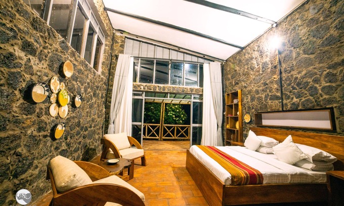 Kisoro Cabin | Experience Imbogo Diners and Lounge: Family-Friendly Getaway