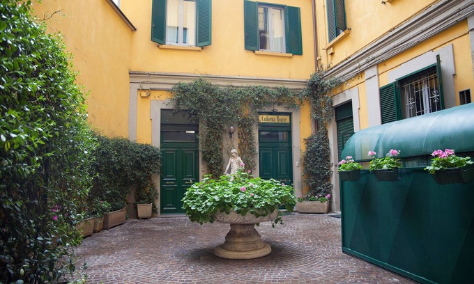 Magenta House | Explore IMHOME - Cadorna House with Spa & Breakfast Options