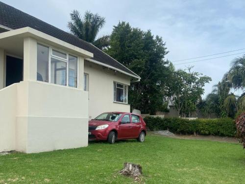 Nahoon Apartment | Family-Friendly Retreat at Imi's Place for Memorable Stays
