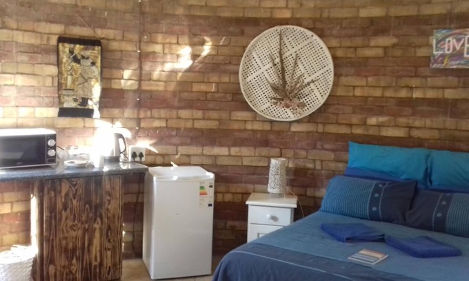 Storms River House | Cozy Imka Trinity Retreat: Breakfast & Family-Friendly Stay