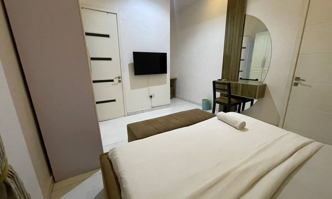 Ofin Apartment | Immaculate 2-Bed Apartment with Kitchen in Victoria Island