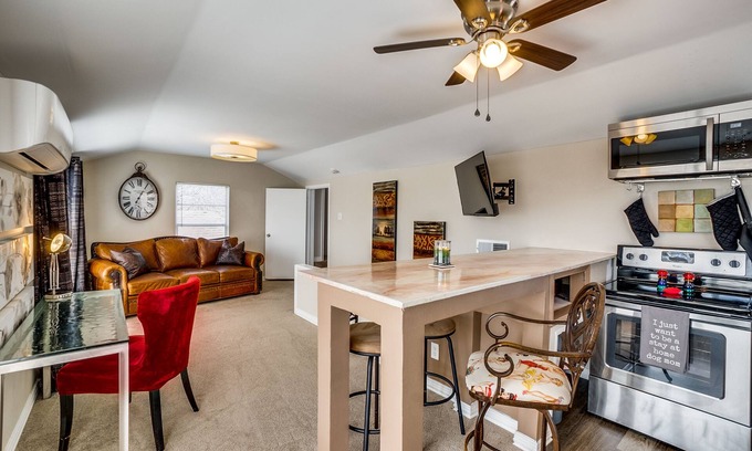 Dallas House | Convenient 2-Bed Retreat in Dallas Near Top Attractions
