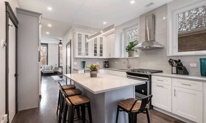 Bucktown Apartment | Spotless 2-Story Home with Garden and Pet-Friendly Amenities