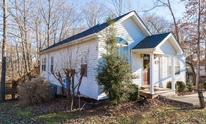 Scottsville House | Immaculate 3 Bedroom Home by Barren River Lake with WiFi