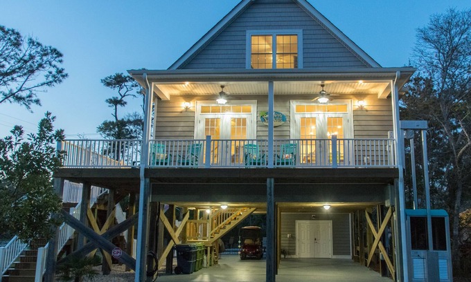 Emerald Isle Cottage | Immaculate 4 Bedrooms with Pool and Oceanfront Views