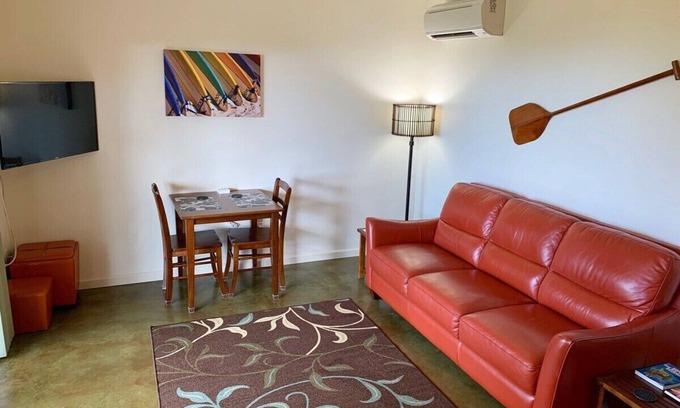 Kailua-Kona Apartment | Immaculate Ocean View Retreat with Pool and Hot Tub