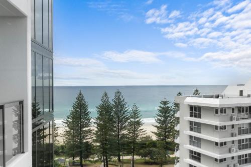 Burleigh Heads Apartment | Immaculate Sandbar Burleigh Apartment with Ocean View