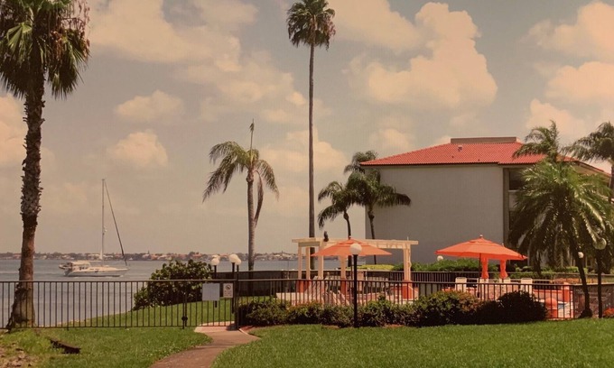 Casa del Mar Condo | Beautifully Remodeled Condo with Ocean View & Spa Amenities