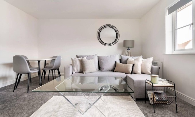 Welwyn Garden City Apartment | Pristine 2-Bed Apartment in Welwyn Garden City with Breakfast
