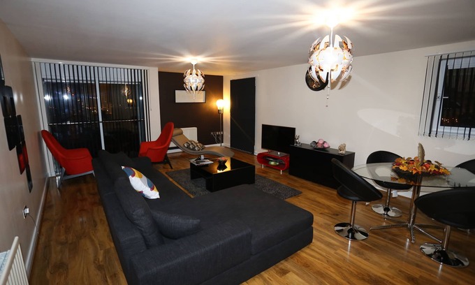 Glyndon Apartment | Immaculate Two Double Bedroom Apartment with River Views